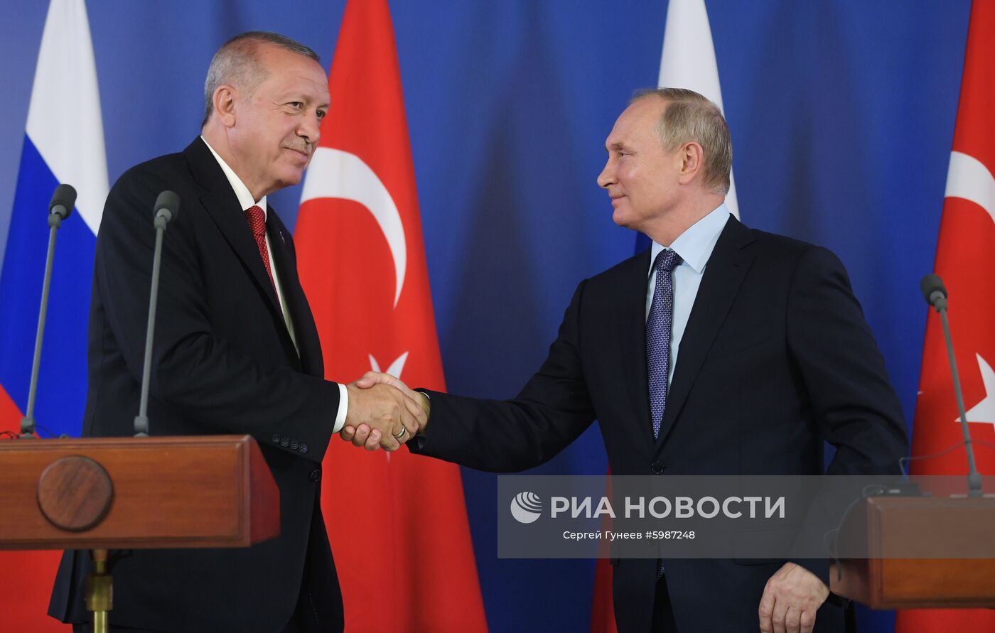 Встреча президента РФ В. Путина с президентом Турции Р. Т. Эрдоганом на авиасалоне МАКС