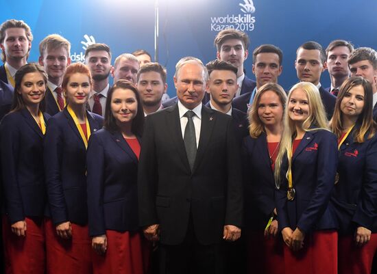 Президент РФ В. Путин принял участие в церемонии закрытия чемпионата мира WorldSkills 2019 в Казани