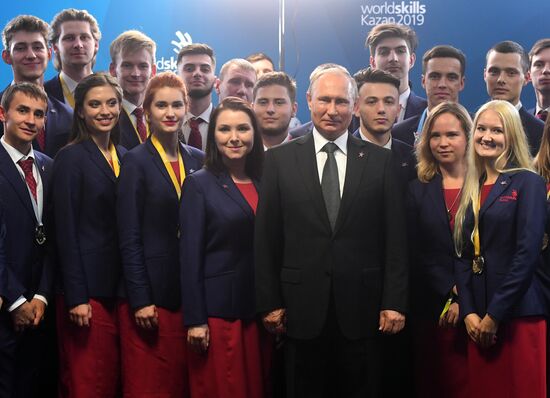 Президент РФ В. Путин принял участие в церемонии закрытия чемпионата мира WorldSkills 2019 в Казани