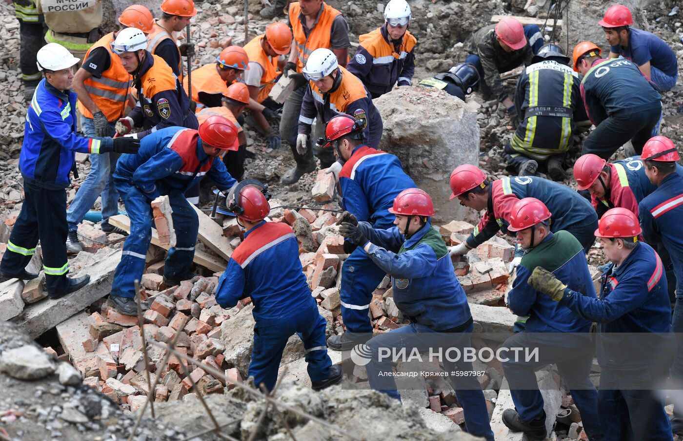 В Новосибирске на рабочих обрушилась стена строящегося здания