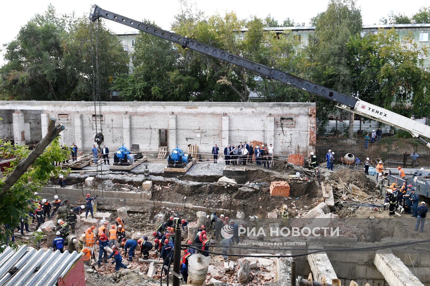 В Новосибирске на рабочих обрушилась стена строящегося здания