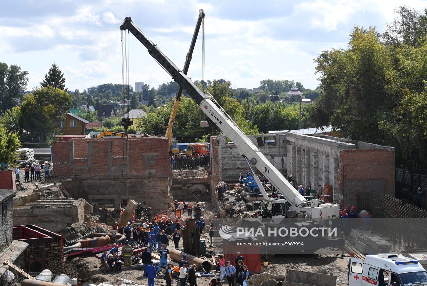 В Новосибирске на рабочих обрушилась стена строящегося здания