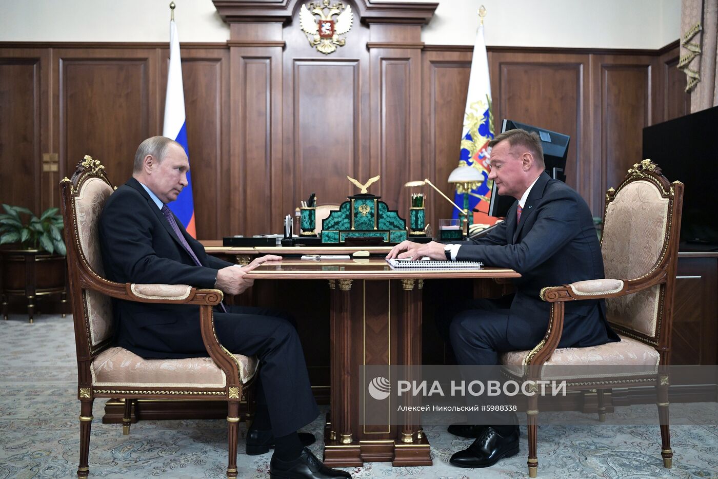 Президент РФ В. Путин встретился с врио губернатора Курской области Р. Старовойтом