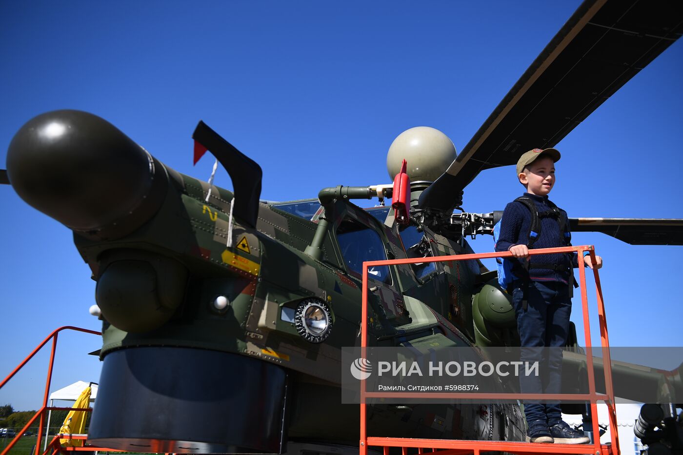 Международный авиационно-космический салон МАКС-2019. День второй 