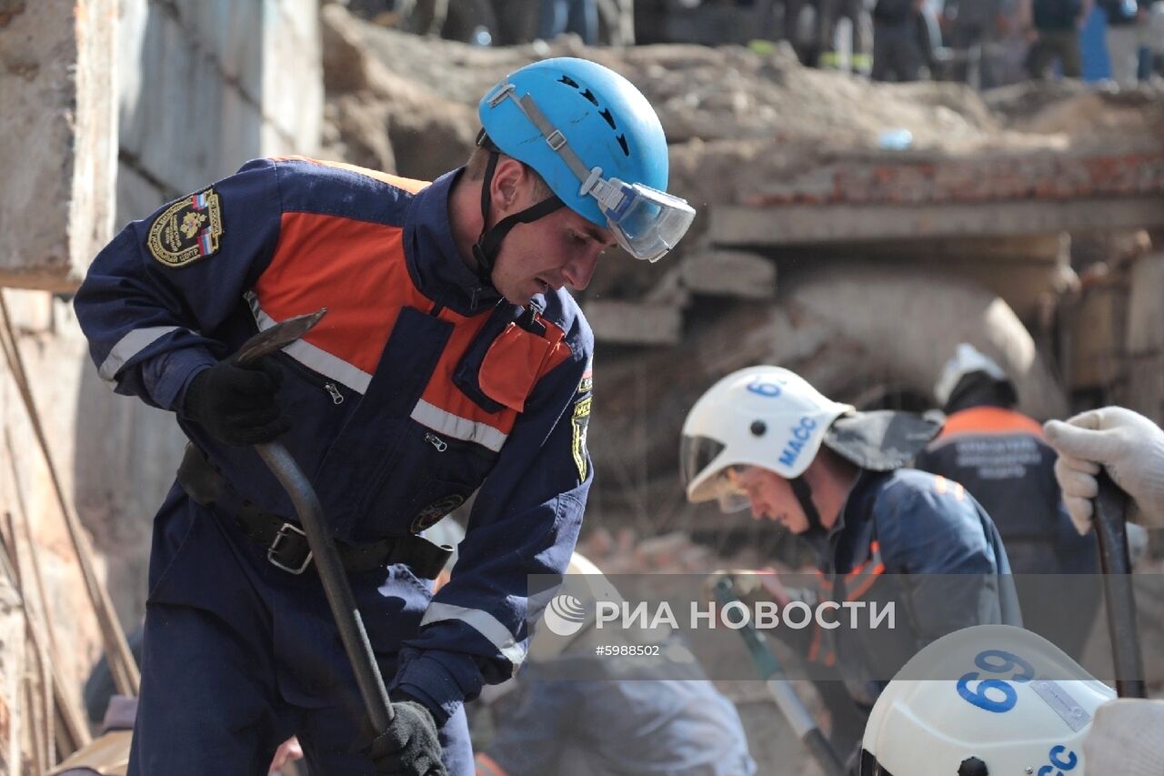 В Новосибирске на рабочих обрушилась стена строящегося здания