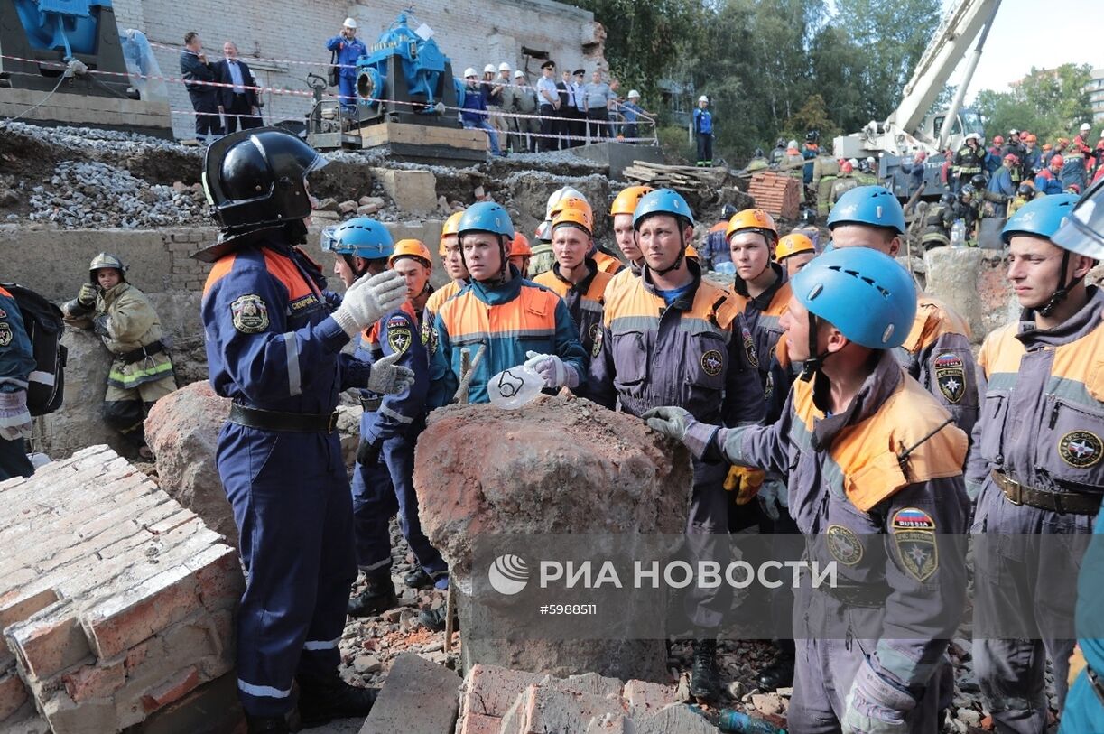 В Новосибирске на рабочих обрушилась стена строящегося здания