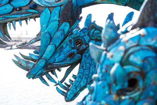 Российская яхта в стиле древнерусской ладьи "Змей Горыныч"