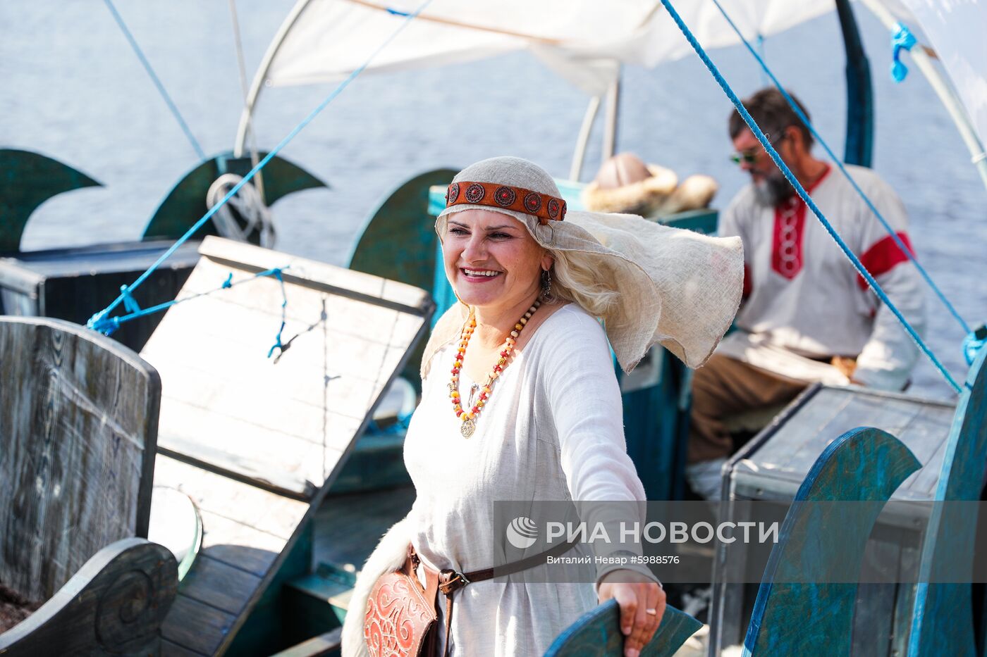 Российская яхта в стиле древнерусской ладьи "Змей Горыныч"