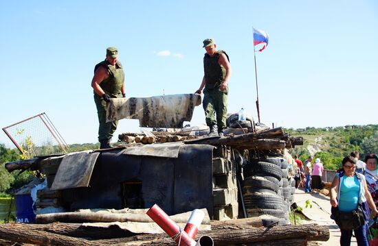 Наблюдатели от ОБСЕ и Украины осмотрели мост на КПП «Станица Луганская»