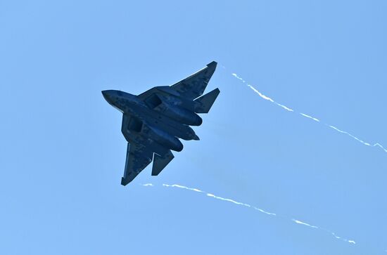 Международный авиационно-космический салон МАКС-2019. День второй 