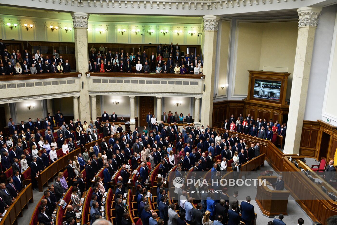 Первое заседание Верховной рады Украины нового созыва