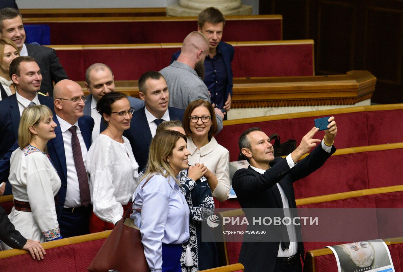 Первое заседание Верховной рады Украины нового созыва