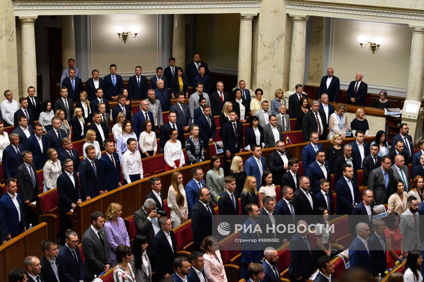 Первое заседание Верховной рады Украины нового созыва