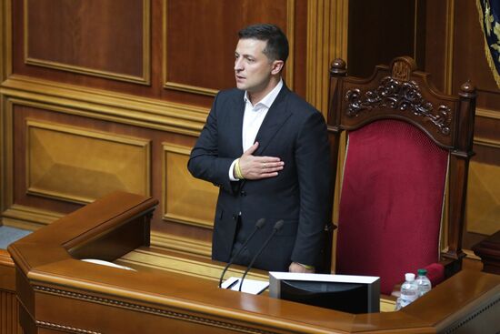 Первое заседание Верховной рады Украины нового созыва