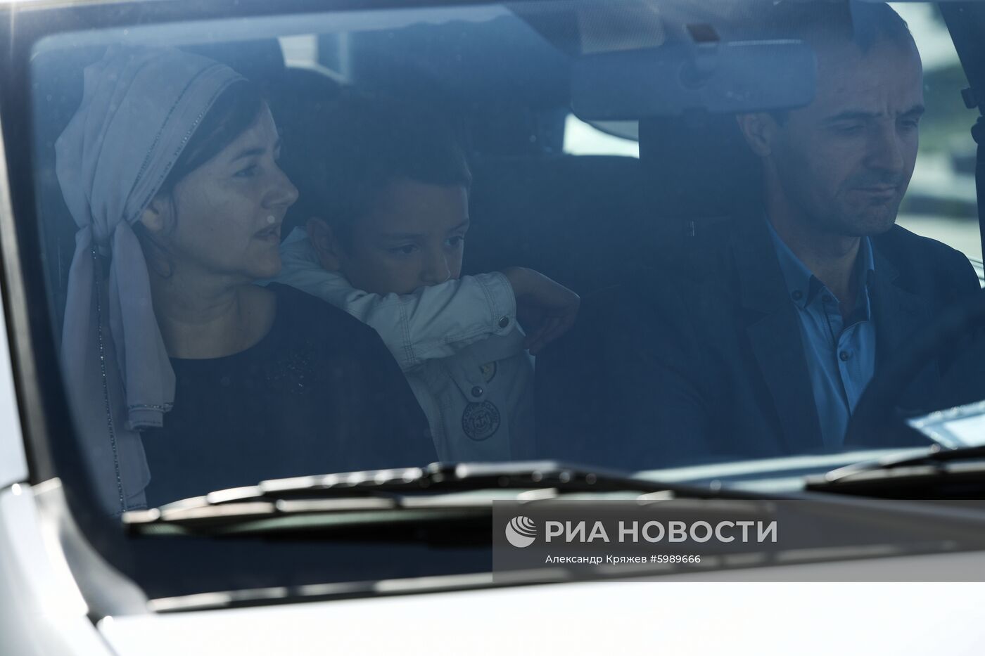 Вручение автомобилей "Лада-Ларгус" многодетным семьям