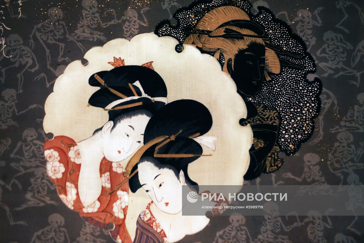 Выставка "Неповторимый мир театра: Япония"