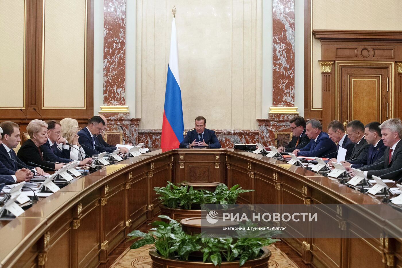 Премьер-министр РФ Д. Медведев провел заседание правительства РФ