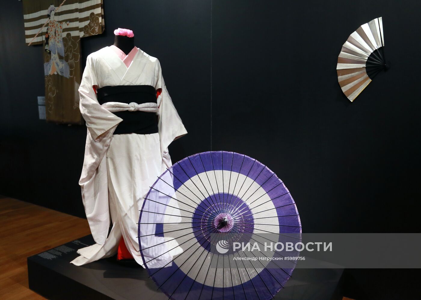 Выставка "Неповторимый мир театра: Япония"