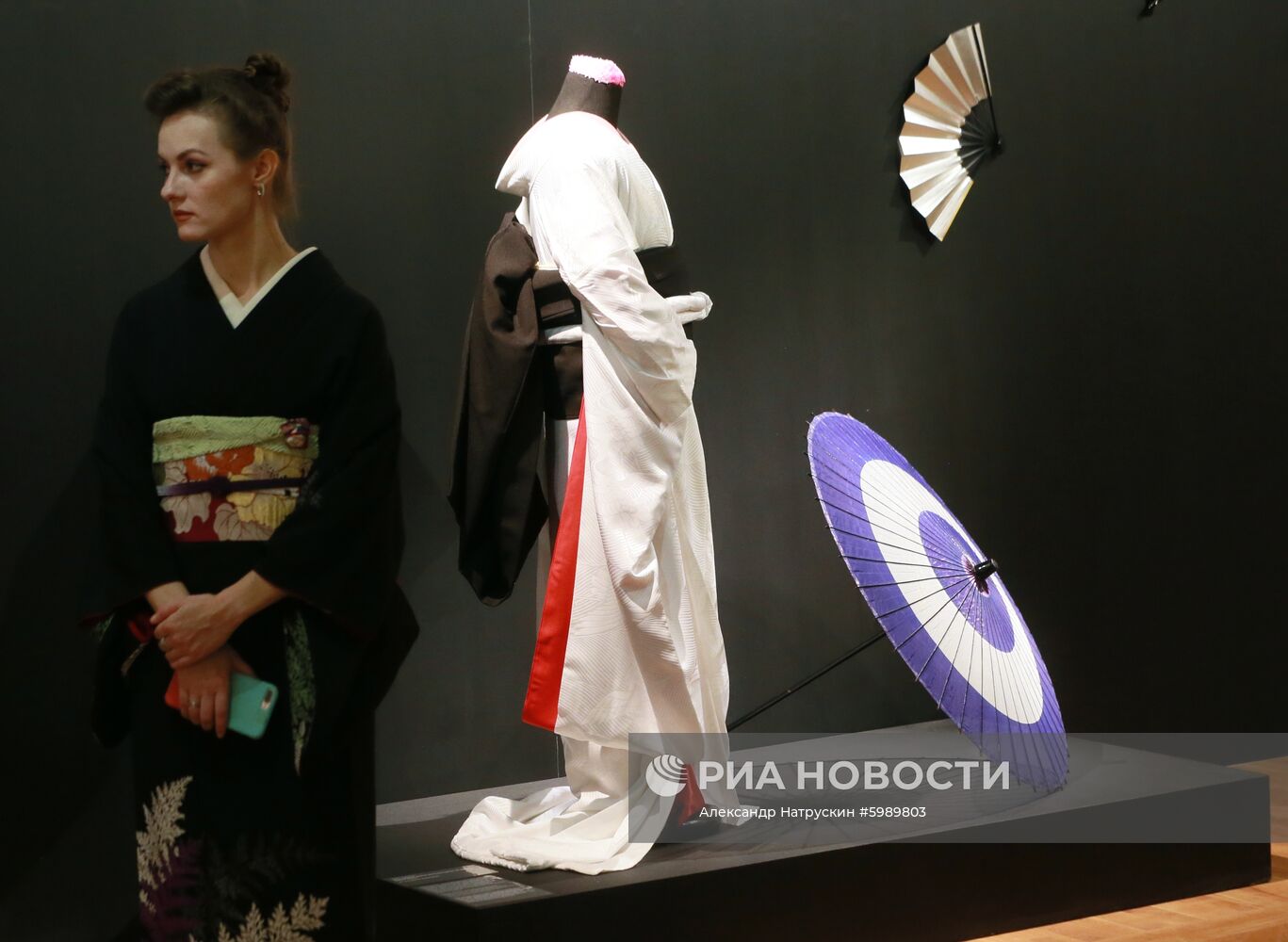 Выставка "Неповторимый мир театра: Япония"