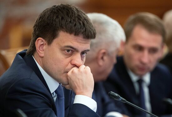 Премьер-министр РФ Д. Медведев провел заседание правительства РФ