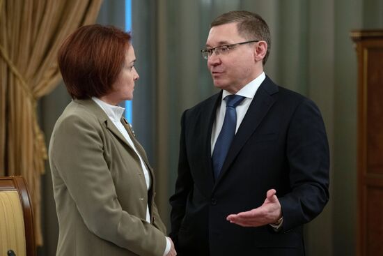 Премьер-министр РФ Д. Медведев провел заседание правительства РФ