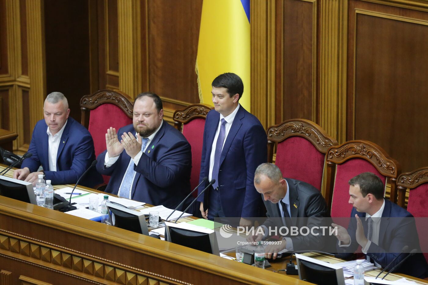 Первое заседание Верховной рады Украины нового созыва