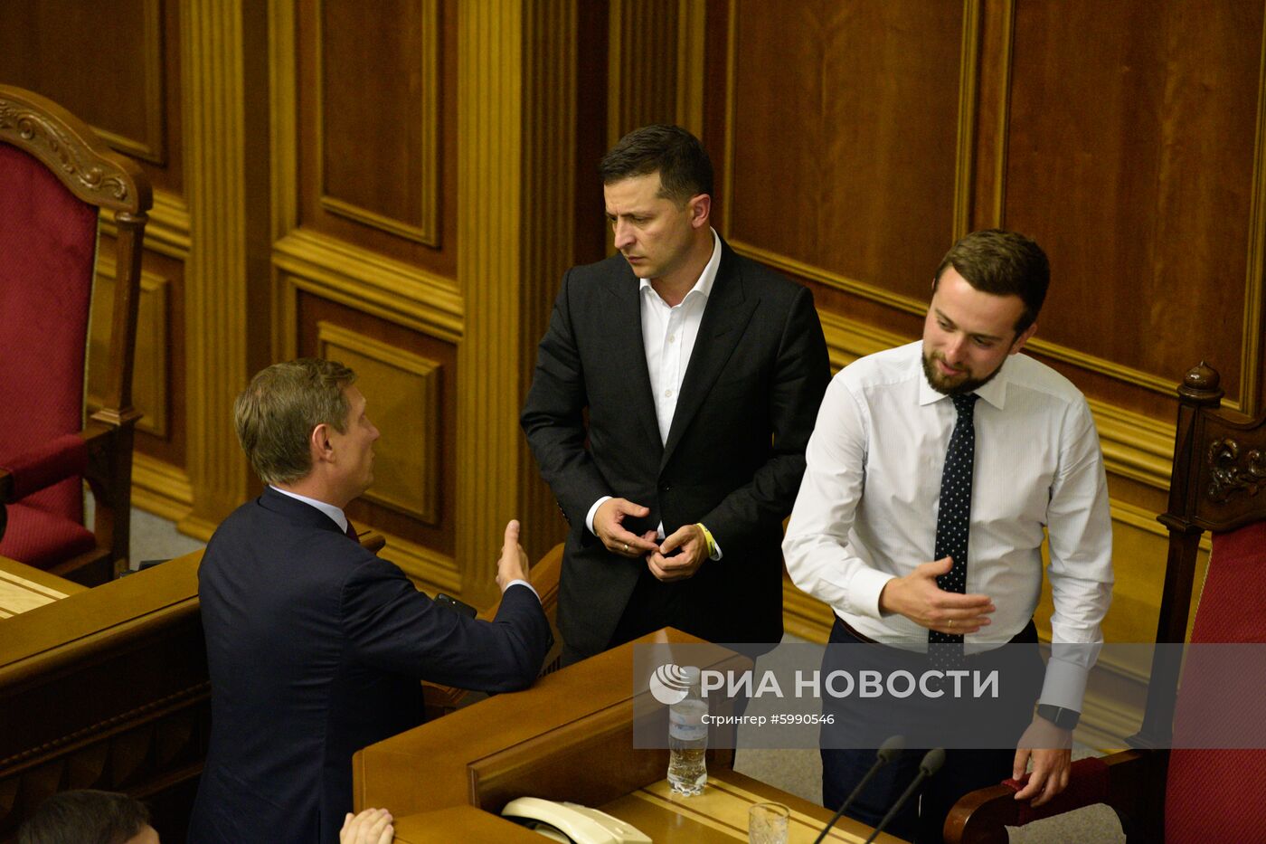 Первое заседание Верховной рады Украины нового созыва