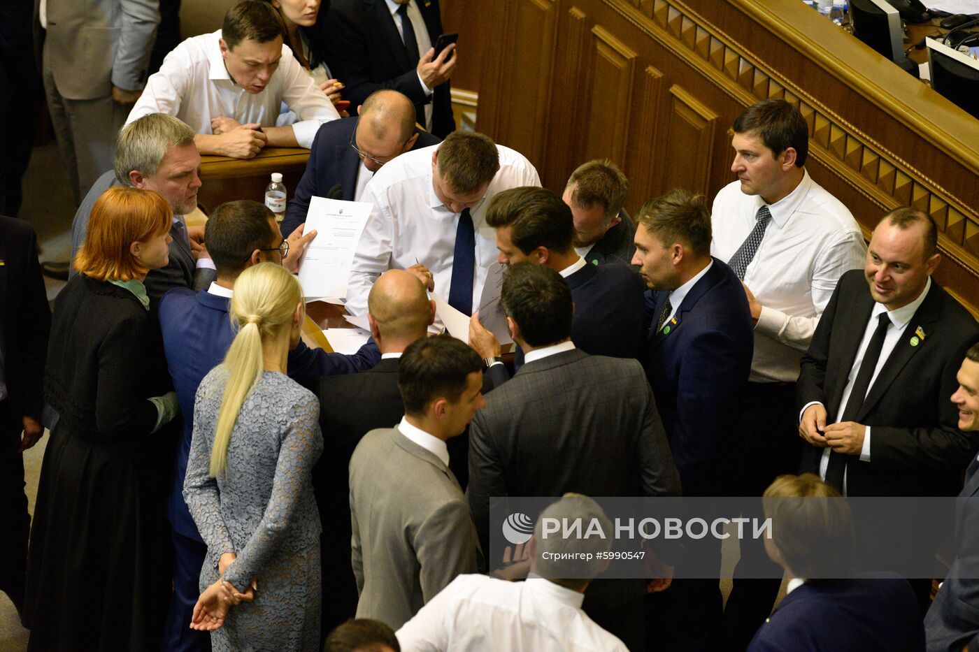 Первое заседание Верховной рады Украины нового созыва