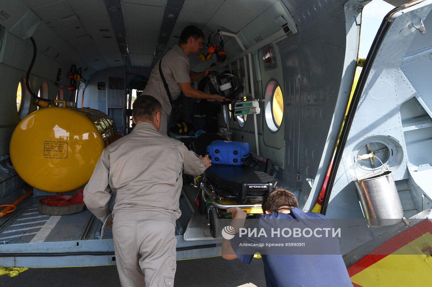 Вертолет санавиации Ми-8 АМТ передан Новосибирской области