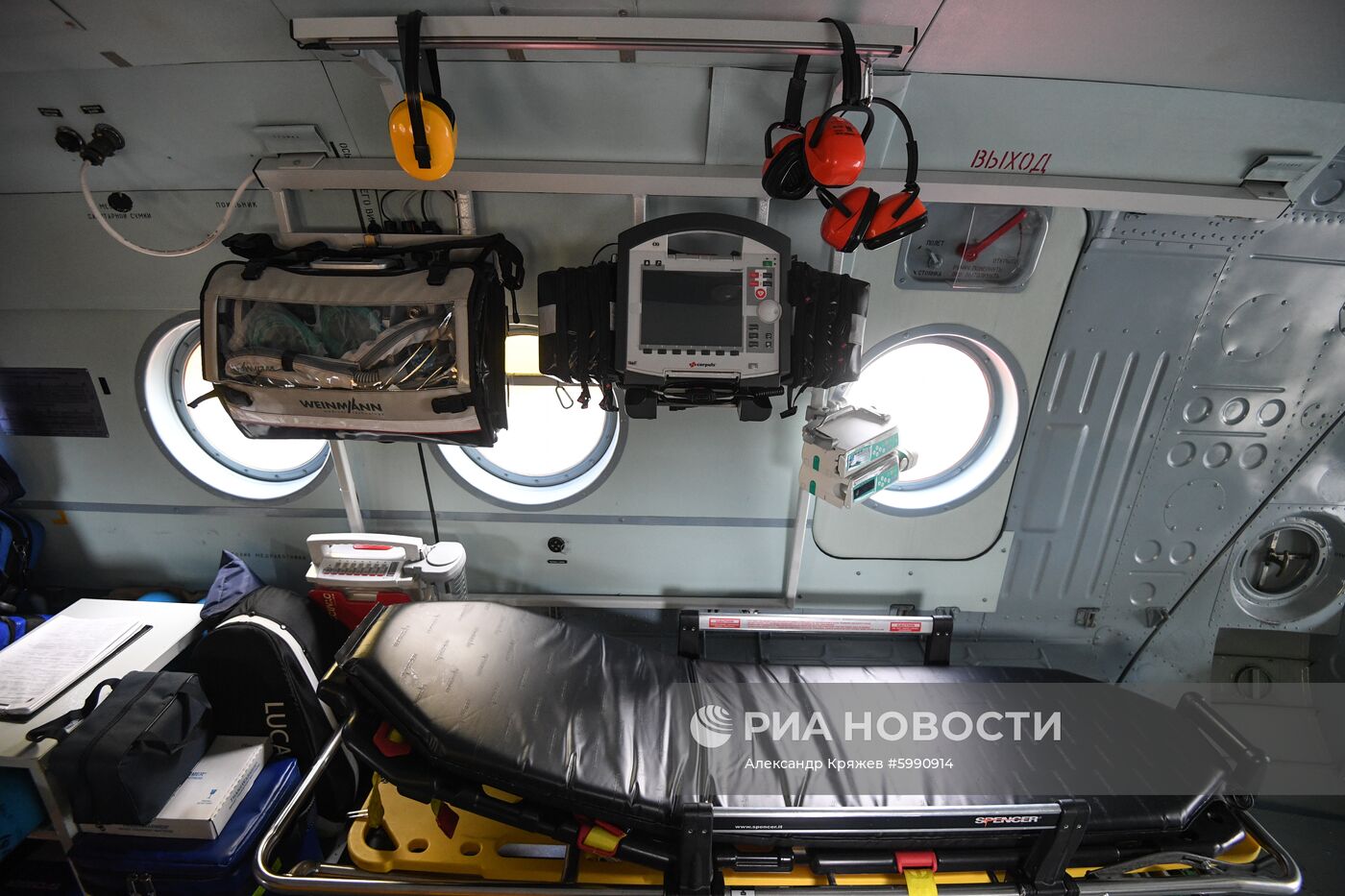 Вертолет санавиации Ми-8 АМТ передан Новосибирской области
