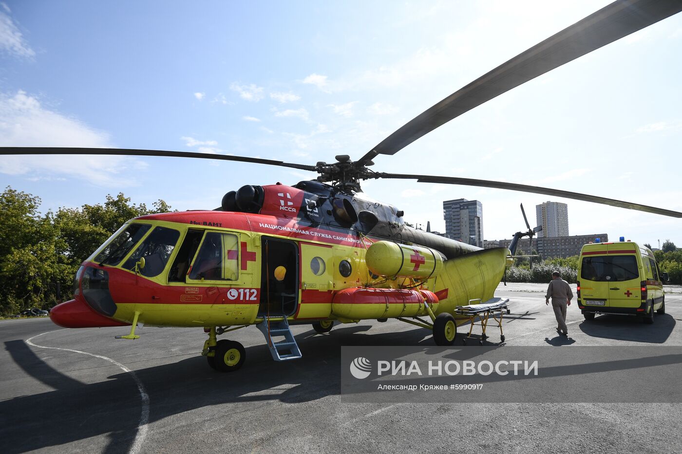 Вертолет санавиации Ми-8 АМТ передан Новосибирской области