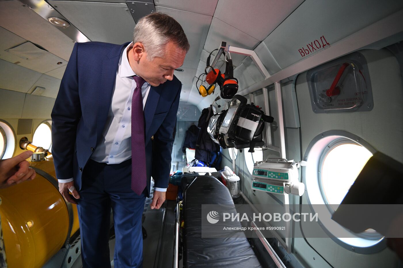 Вертолет санавиации Ми-8 АМТ передан Новосибирской области