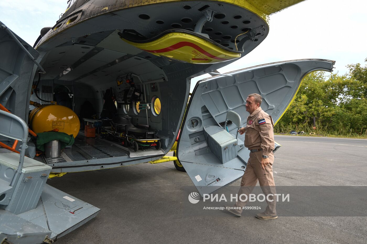 Вертолет санавиации Ми-8 АМТ передан Новосибирской области