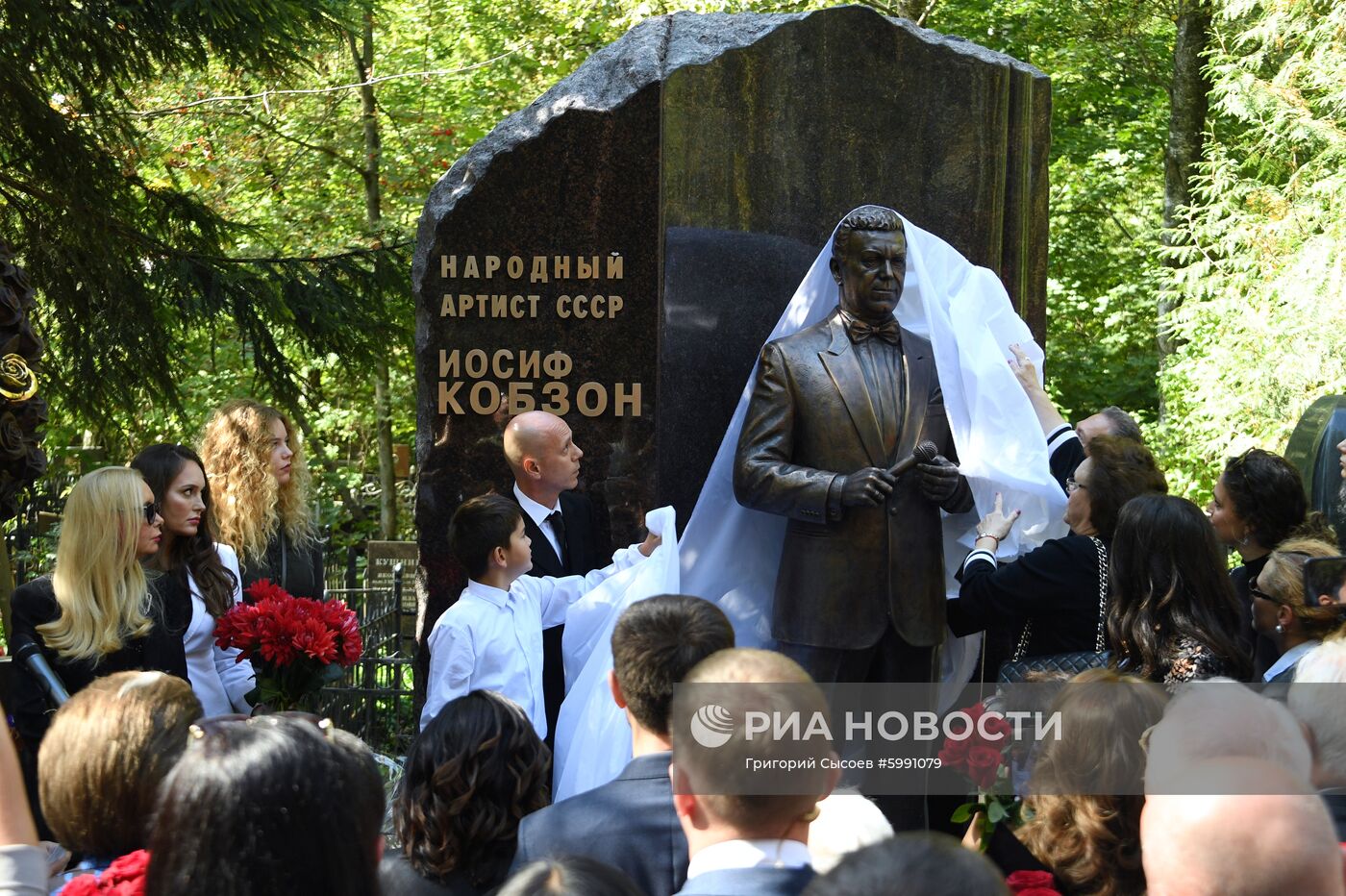 Открытие памятника И. Кобзону 