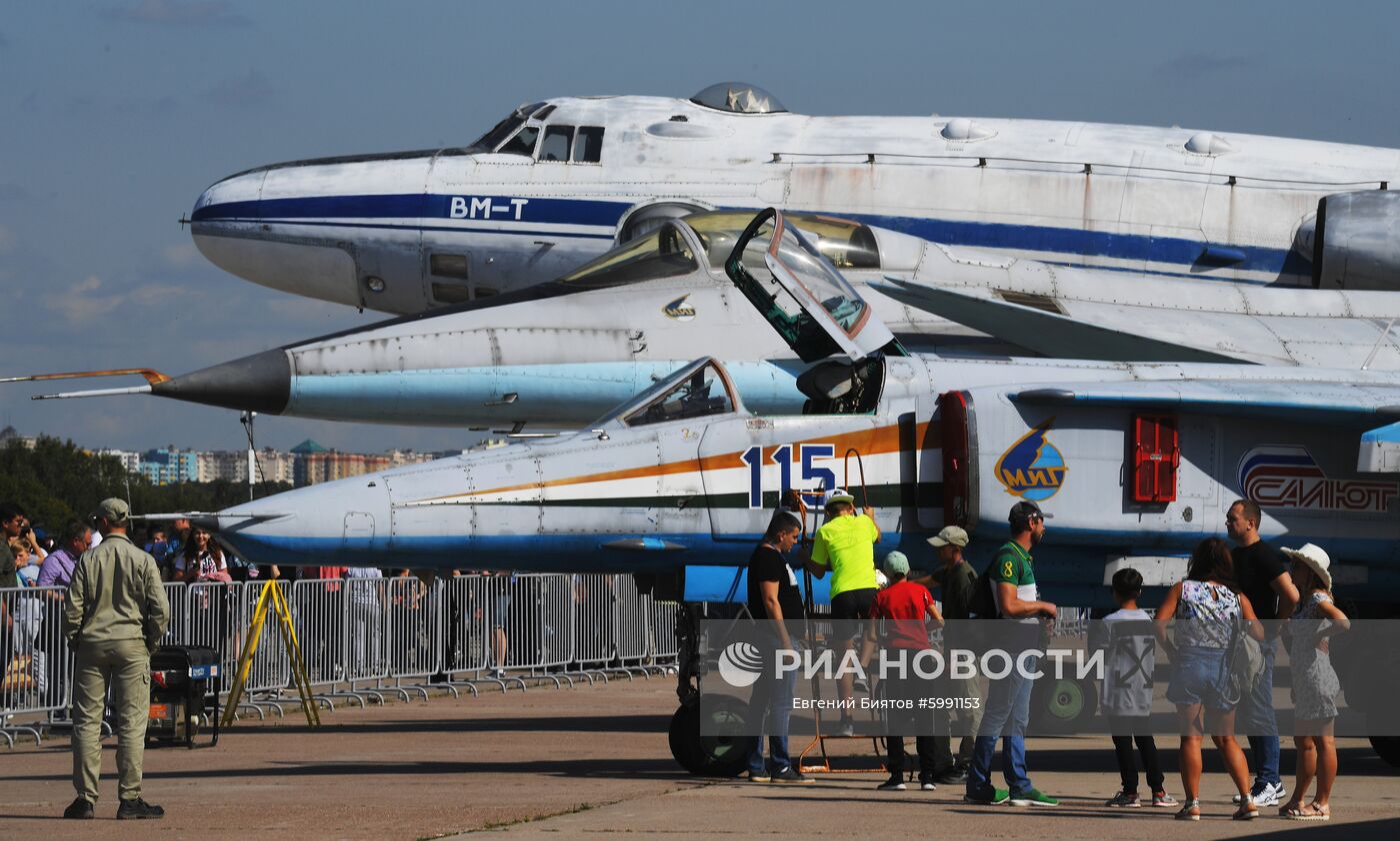 Посетители на Международном авиационно-космическом салоне МАКС-2019 в подмосковном Жуковском. Место: Россия, Московская область, Жуковский. Автор: Евгений Биятов/РИА Новости. Международный авиационно-космический салон МАКС-2019. День четвертый