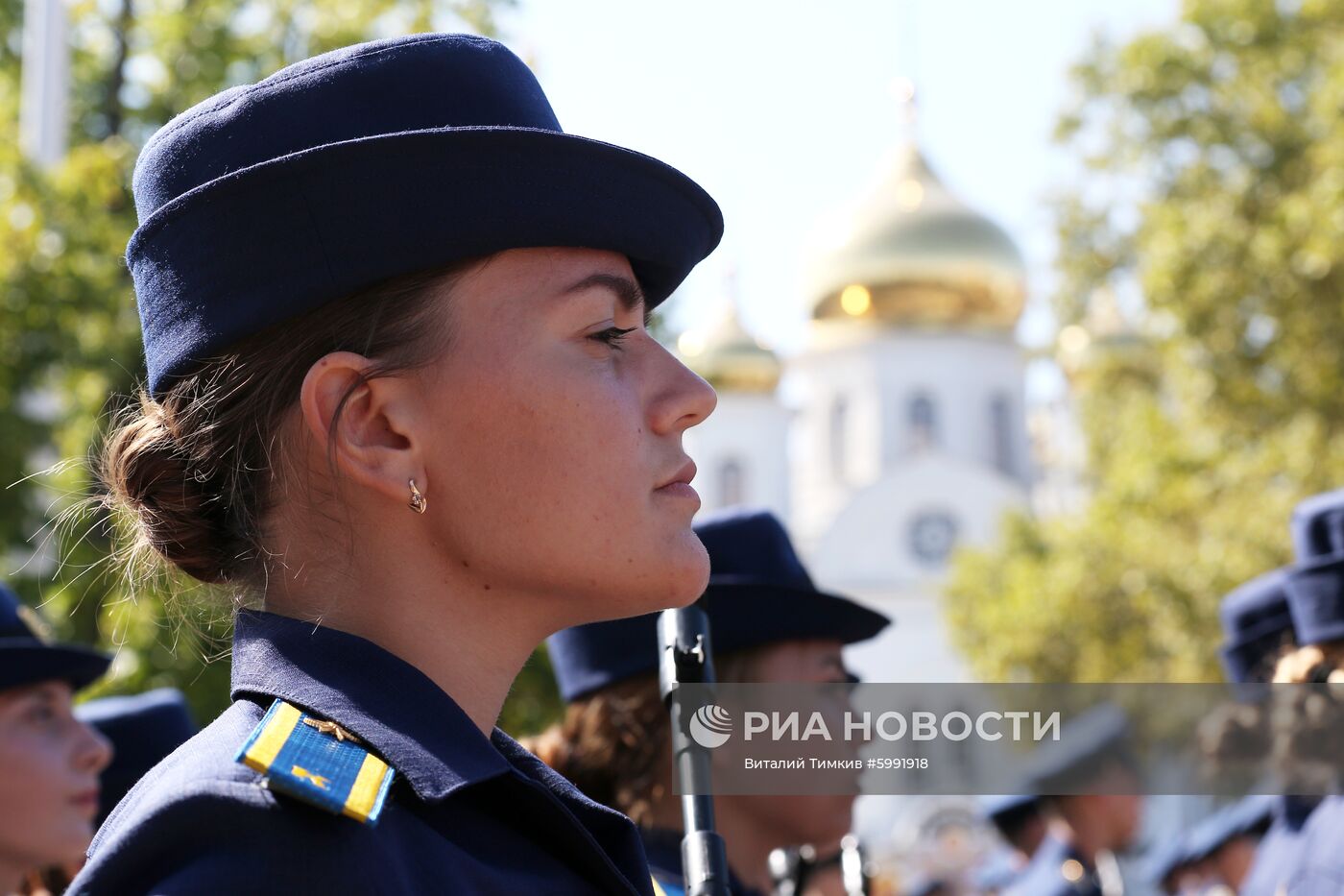 Принятие военной присяги девушками-курсантами авиационного училища летчиков