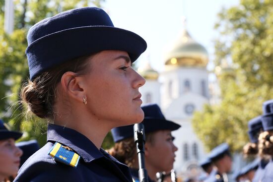 Принятие военной присяги девушками-курсантами авиационного училища летчиков