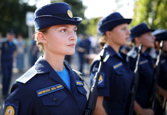 Принятие военной присяги девушками-курсантами авиационного училища летчиков