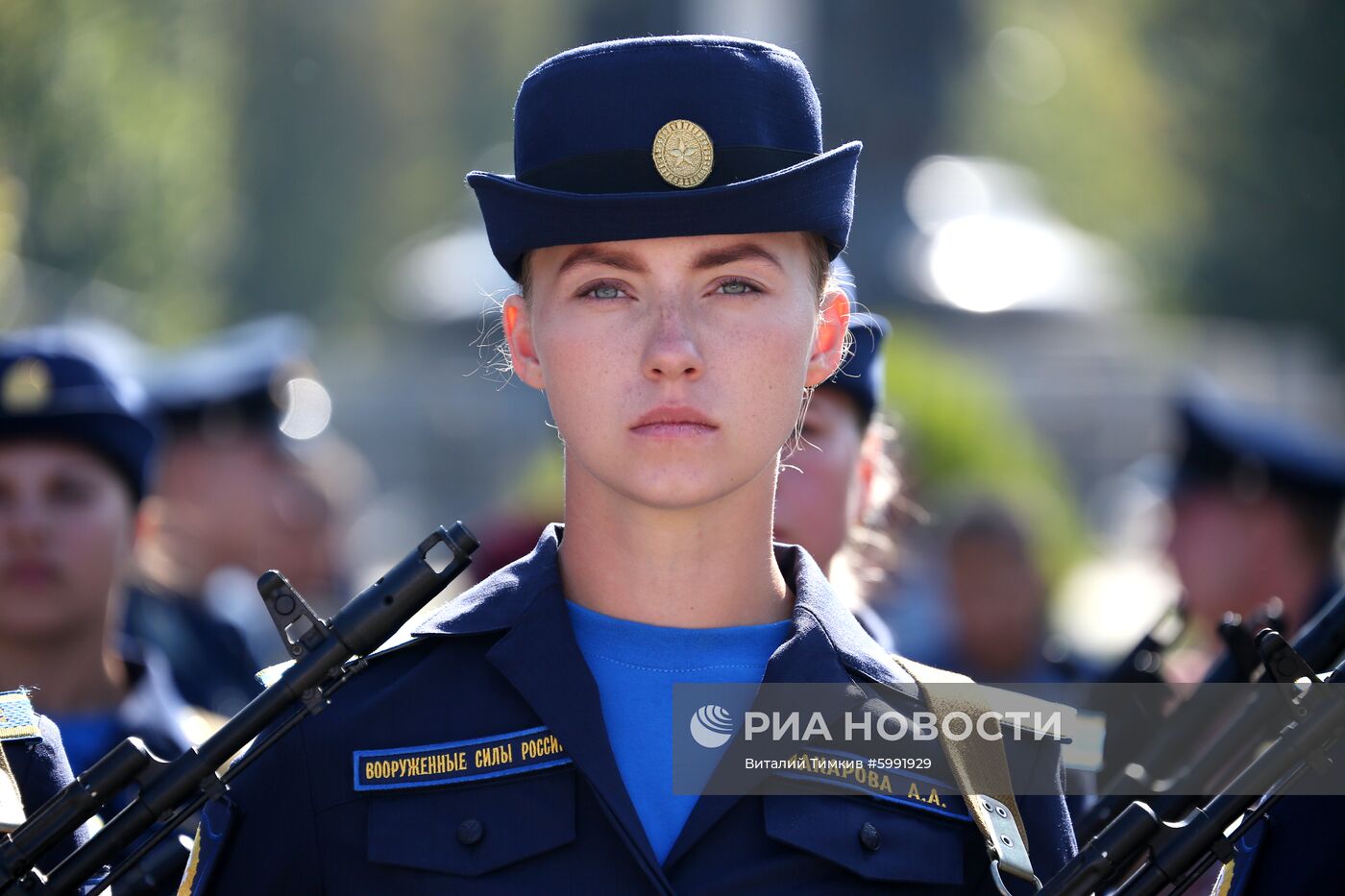 Принятие военной присяги девушками-курсантами авиационного училища летчиков