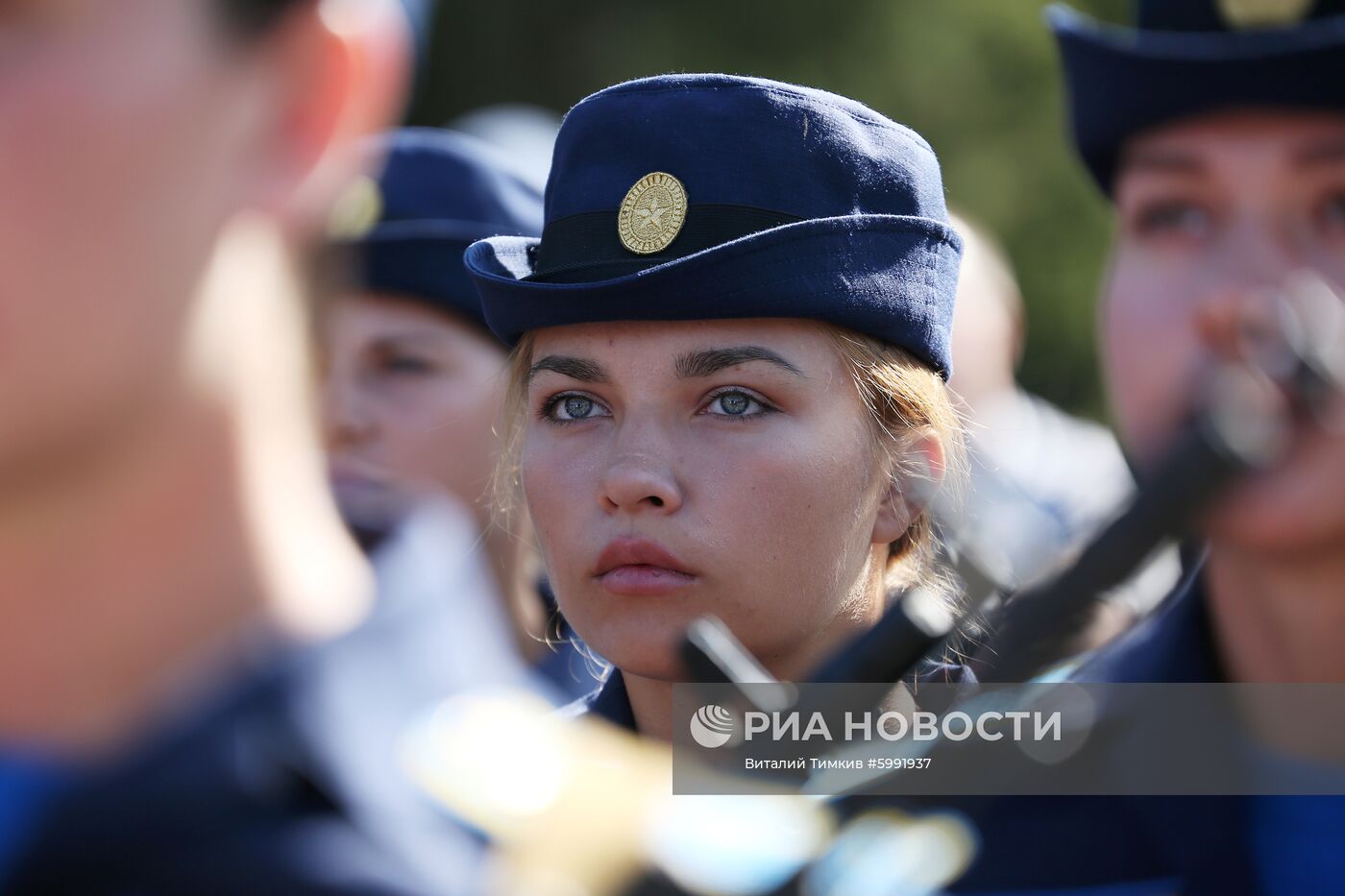 Принятие военной присяги девушками-курсантами авиационного училища летчиков