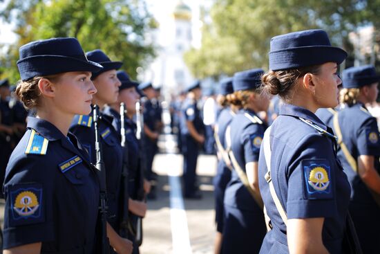 Принятие военной присяги девушками-курсантами авиационного училища летчиков