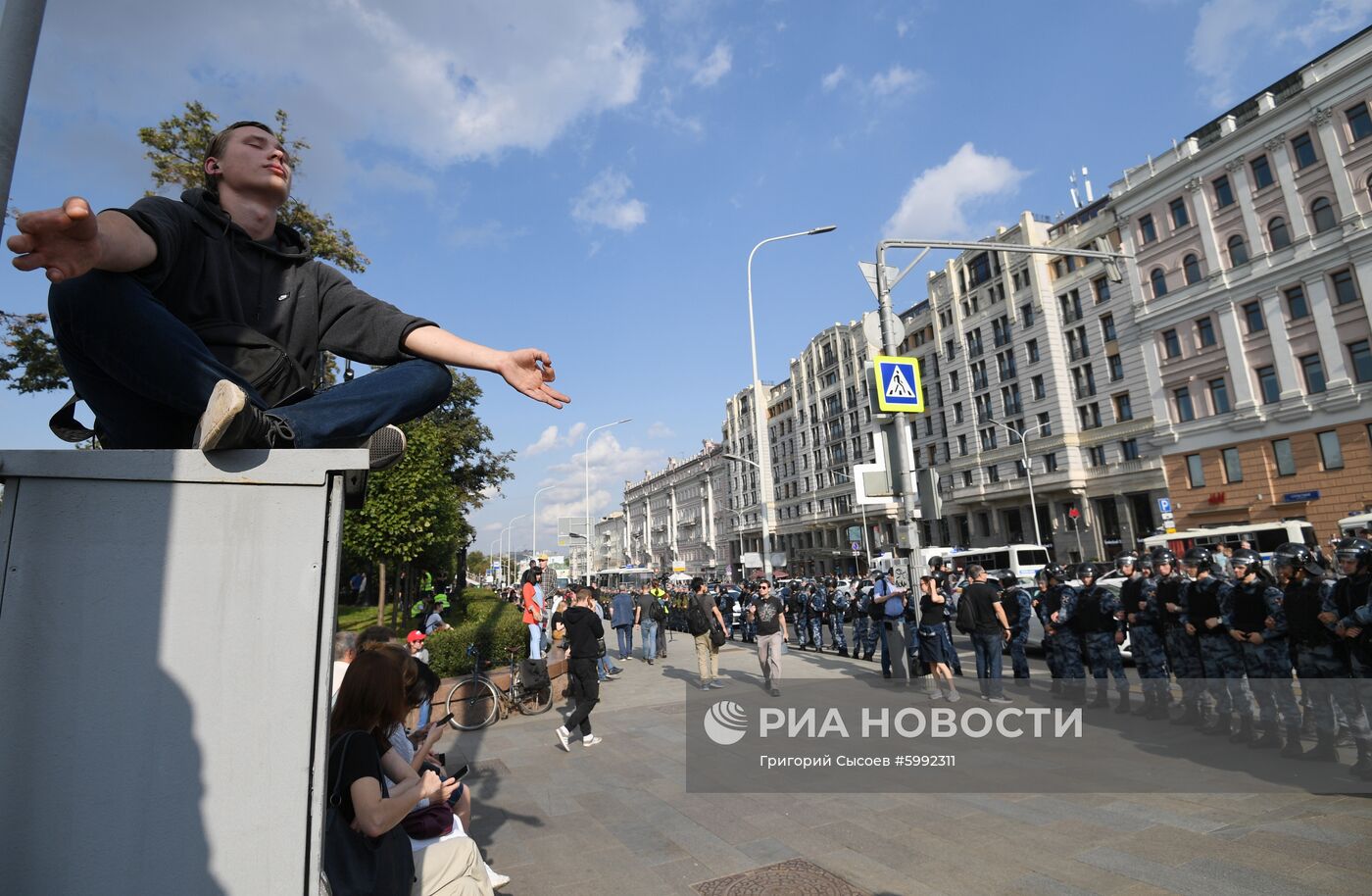 Несанкционированная акция в поддержку незарегистрированных кандидатов в Мосгордуму 