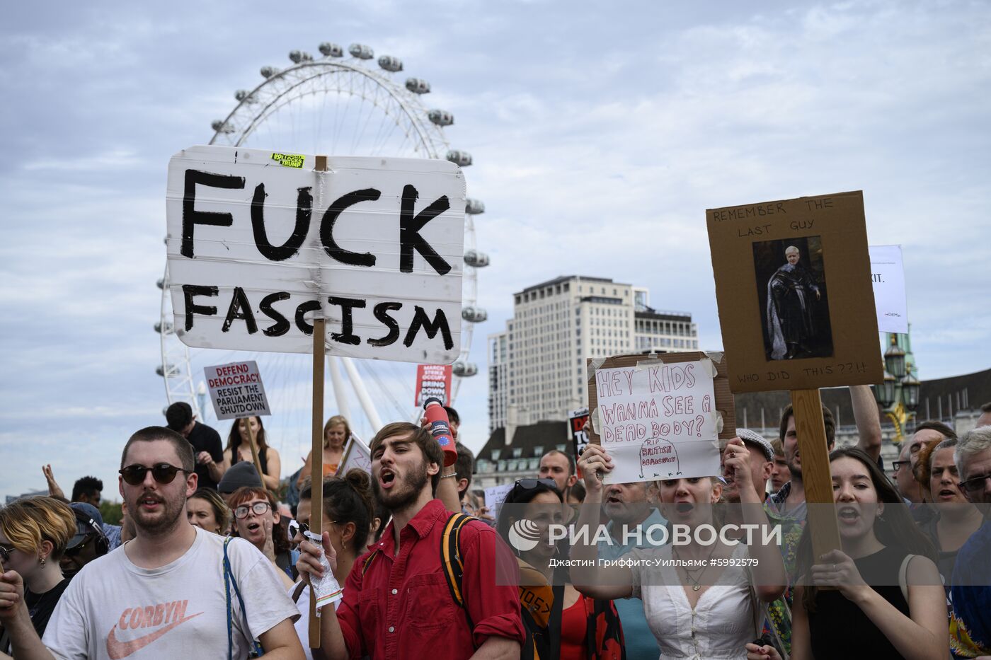 Акция против приостановки работы парламента в Лондоне