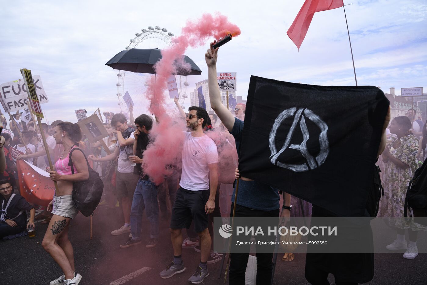 Акция против приостановки работы парламента в Лондоне