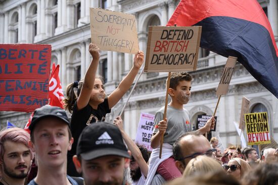 Акция против приостановки работы парламента в Лондоне