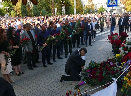 Траурные мероприятия в годовщину гибели А. Захарченко