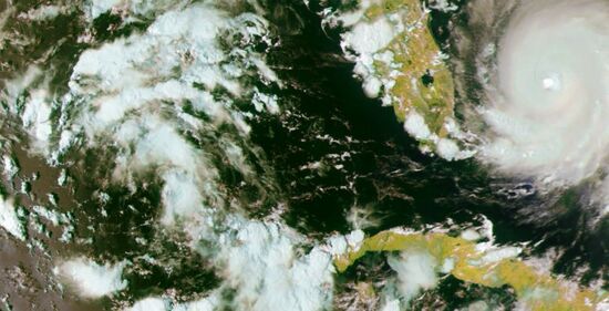 Кадры урагана "Дориан" из космоса