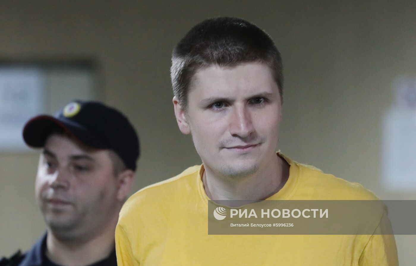 Оглашение приговора блогеру В. Синице