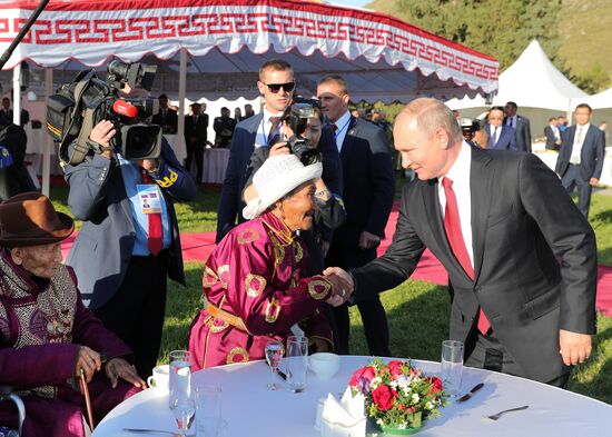 Официальный визит президента РФ В. Путина в Монголию