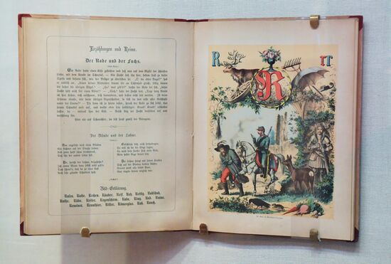 Выставка "Буквари и буквы в собрании Эрмитажа"